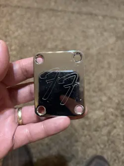 FENDER 4-BOLT '70S VINTAGE-STYLE F LOGO NECK PLATE NO SCREWS