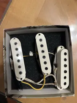 FENDER 1965 CUSTOM SHOP STRATOCASTER PICKUPS