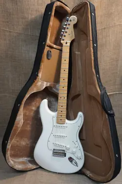MEXICAN STRATOCASTER POLAR