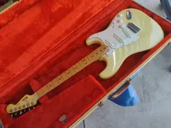 BEAUTIFUL FENDER THE STRAT STRATOCASTER A REAL CLOSET CLASSIC