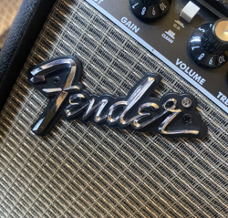 FENDER FRONTMAN 10G 10-WATT GUITAR AMPLIFIER - BLACK EXELLENT CONDITION !!