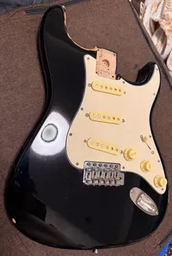 STRATOCASTER BLACK BODY