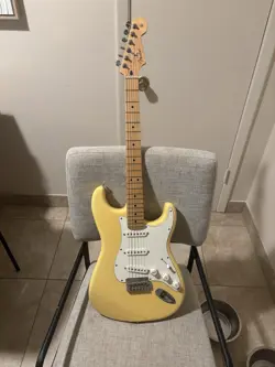 2021 FENDER PLAYER -BUTTERCREAM