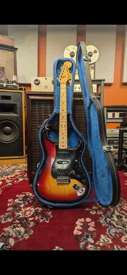 VINTAGE 1978-1979 FENDER STRATOCASTER MADE IN USA GUITAR CLEAN AND ORIGINAL