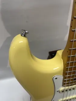 BUTTERCREAM ELECTRIC GUITAR