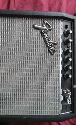 FENDER FRONTMAN 15G AMPLIFIER - BLACK