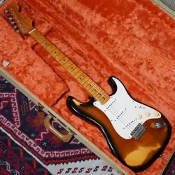 FENDER 1992 AMERICAN VINTAGE 57 STRATOCASTER 2-COLOR SUNBURST