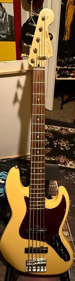 FENDER DELUXE SERIES ACTIVE JAZZ BASS  5 STRING MIM, EXCELLENT CONDITION