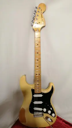 FENDER 1979 STRATOCASTER ELECTRIC GUITAR