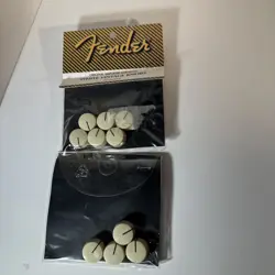 1.5 PACKS OF FENDER AMPLIFIER HARDWARE â€“ WHITE AMP KNOBS 099-0933-000