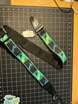 MONOGRAMMED STRAP GREEN/BLUE