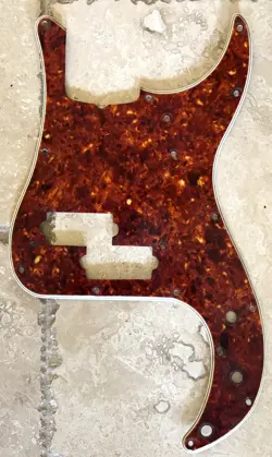 PICKGUARD VERY CLEAN.