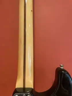 BLACK FENDER STRATOCASTER