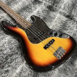 FENDER MADE IN JAPAN TRADITIONAL '60S JAZZ BASS 3CS BASS GUITAR