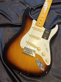 FENDER AMERICAN VINTAGE II 1957 STRATOCASTER 2-COLOR SUNBURS