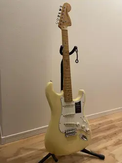 FENDER VINTERA II 70S STRATOCASTER WITH GT-1 NO.MG647