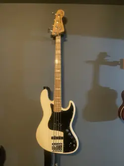 MARCUS MILLER FENDER 4-STRING JAZZ BASS