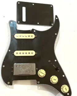 PICKGUARD STRATOCASTER USED