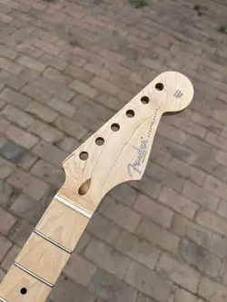 DIY 22FRETS NATURAL COLOR MAPLE ELECTRIC GUITAR NECK SUITABLE FOR FENDER STRAT