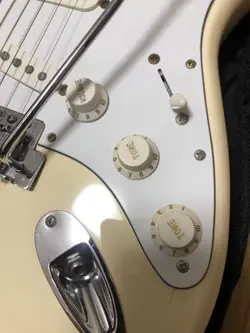 VINTAGE STRATOCASTER FENDER