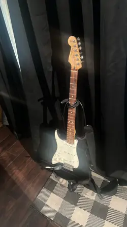 FENDER BLACK ELECTRIC GUITAR LEFT HANDED