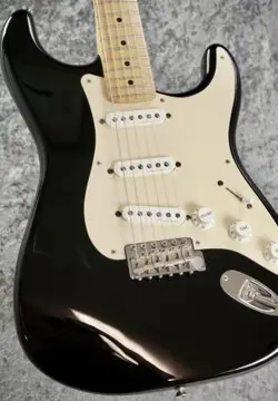 FENDER ERIC CLAPTON STRATOCASTER BLACK TRACKING NUMBER