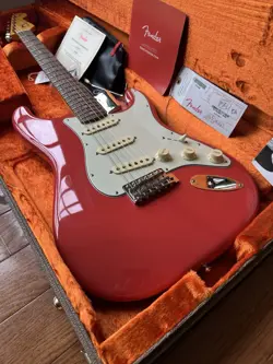 2023 FENDER AMERICAN VINTAGE II '61 STRATOCASTER - FIESTA RED