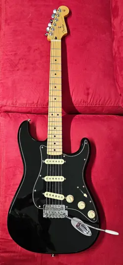 2017 FENDER SPECIAL EDITION STRATOCASTER - EXCELLENT CONDITION