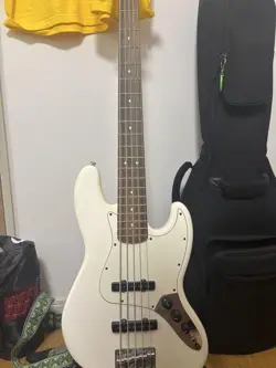 PLAYER STRING BASS