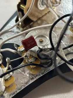 FENDER PRE-WIRED STRATOCASTER