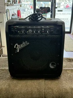 FENDER BASSMAN 25 MODEL PR-422 TILTING WEDGE BASS GUITAR AMPLIFIER
