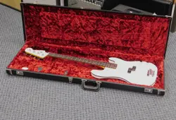 PRECISION BASS W/CASE!