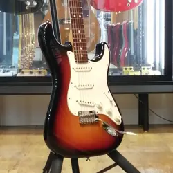 FENDER AMERICAN STANDARD STRATOCASTER ELECTRIC GUITAR-01