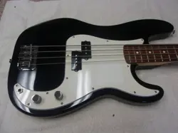 EXCELLENT 2002 MIM FENDER STANDARD 4 ST. PRECISION P BASS GUITAR W/NEW CASE