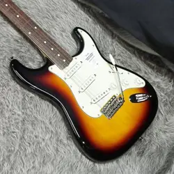 FENDER MADE IN JAPAN TRADITIONAL 60S STRATOCASTER RW 3 COLOR SUNBURST NO.YG930