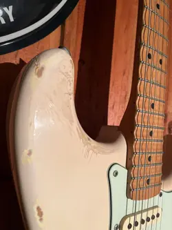 SCALLOPED MAPLE NECK