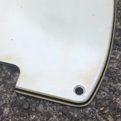 VINTAGE REISSUE FENDER