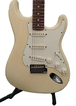 BECK STRATOCASTER WHITE