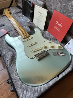 2022 FENDER AMERICAN PROFESSIONAL II STRATOCASTER - MYSTIC SURF GREEN