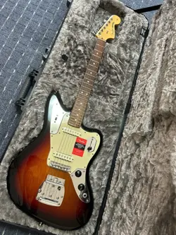 ELECTRIC GUITAR FENDER AMERICAN PROFESSIONAL JAGUAR 3-COLOR SUNBURST US17036809