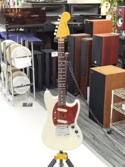 FENDER JAPAN MG69 MUSTANG WHITE MADE IN JAPAN 1994 SOLID BODY ELECTRIC GUITAR