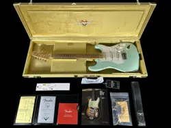 2025 FENDER STRATOCASTER