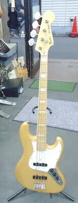FENDER MADE IN JAPAN TRADITIONAL 70S JAZZ BASS