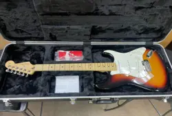 FENDER 2022 PLAYER STRATOCASTER ELECTRIC GUITAR 3-COLOR SUNBURST MADE IN MEXICO