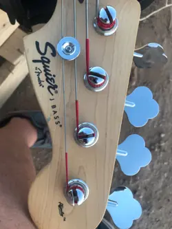 SQUIER J BASS BY FENDER RED