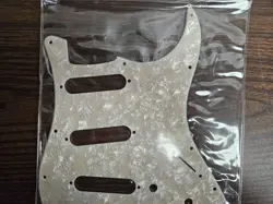FENDER STRAT WHITE