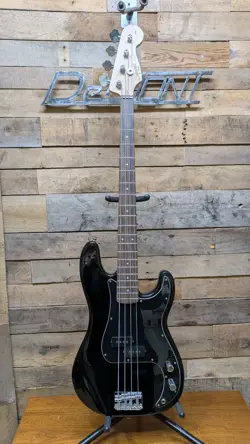 SQUIER AFFINITY JBASS JAZZ BASS , BLACK W/ MIM FENDER TUNERS