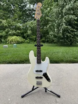2001 FENDER STANDARD JAZZ BASS ARCTIC WHITE ROSEWOOD FRETBOARD