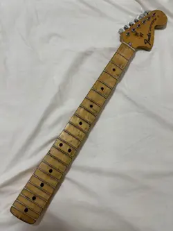 VINTAGE NECK USED