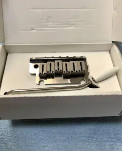 FENDER TREMOLO BRIDGE